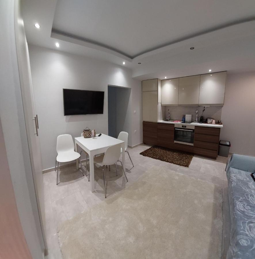 Zeppelin Apartment Loutráki Esterno foto